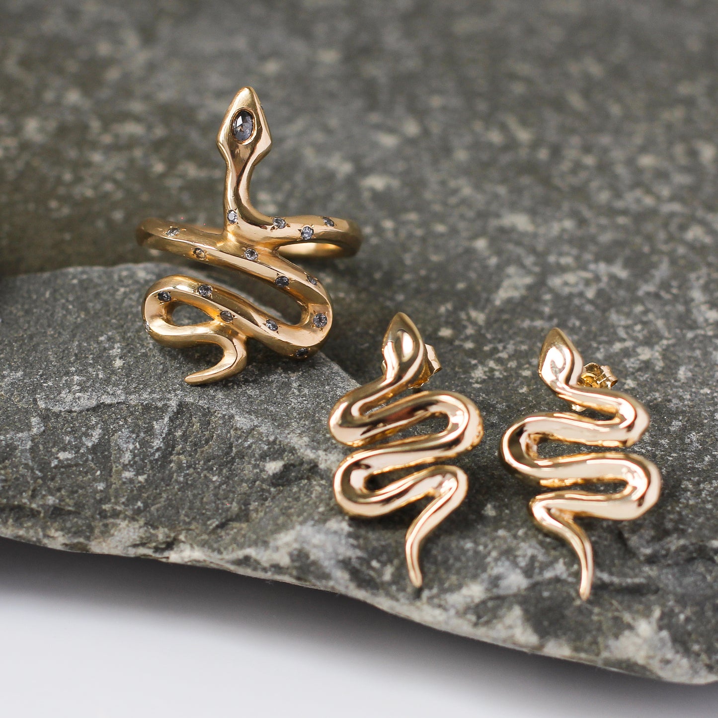 Snake Ring in Gold